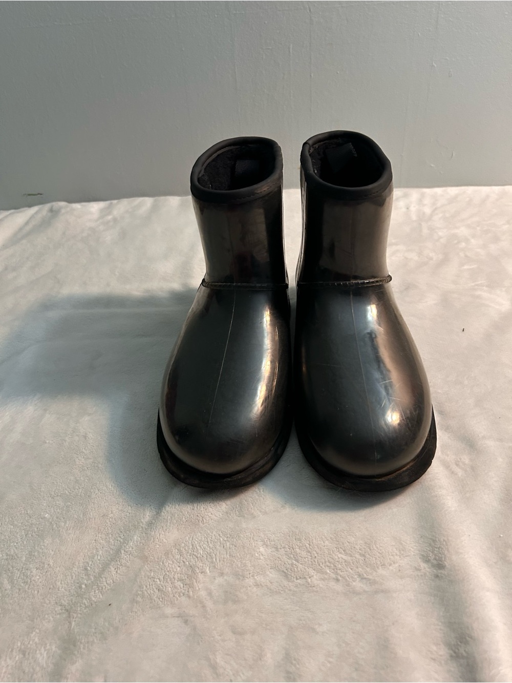 UGG Women’s Black Glossy Waterproof Short Rain & Snow Boots